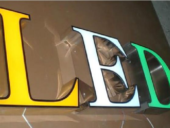 内江介绍LED招牌的基础知识。